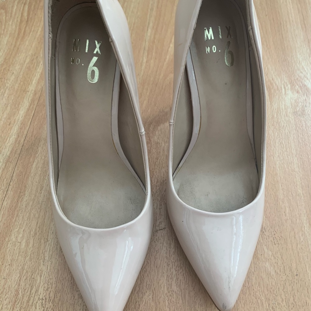 Nude Pumps